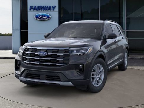 Used 2025 Ford Explorer Active w/ Active Comfort Package RWD image 2