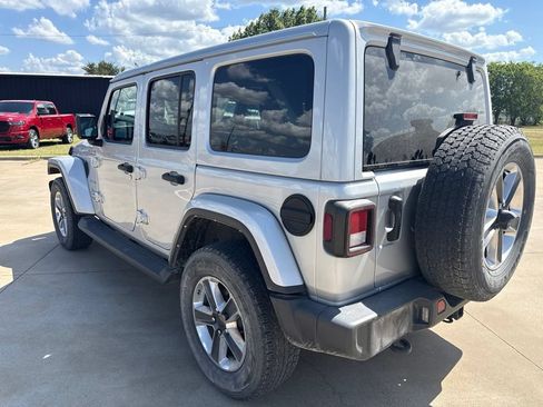 Used 2022 Jeep Wrangler Unlimited Sahara w/ Cold Weather Group AWD/4WD image 5