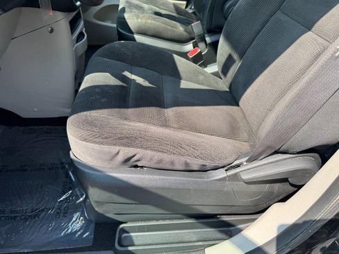 Used 2019 Dodge Grand Caravan SE w/ UConnect Hands-Free Group FWD image 16