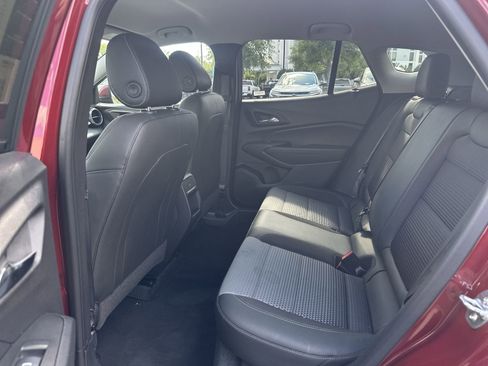 Used 2025 Chevrolet Trax LT w/ LT Convenience Package FWD image 31