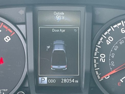 Used 2023 Toyota Tacoma SR w/ SR Convenience Package image 9