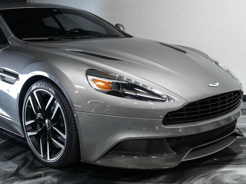 Used 2017 Aston Martin Vanquish Coupe RWD image 3