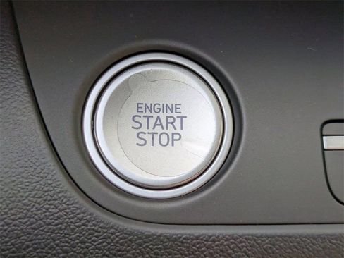 New 2025 Hyundai Elantra Limited FWD image 30