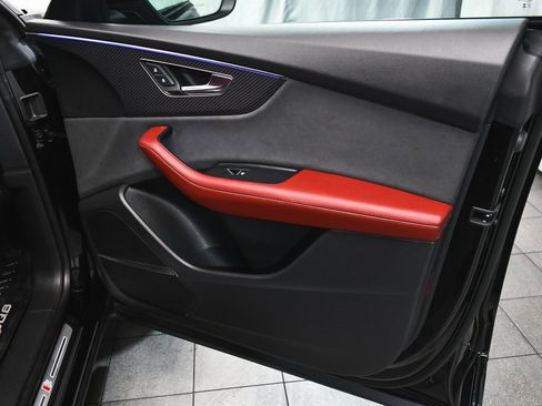 Used 2024 Audi SQ8 Prestige w/ Prestige Package image 25