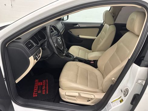 Used 2017 Volkswagen Jetta SE FWD image 14
