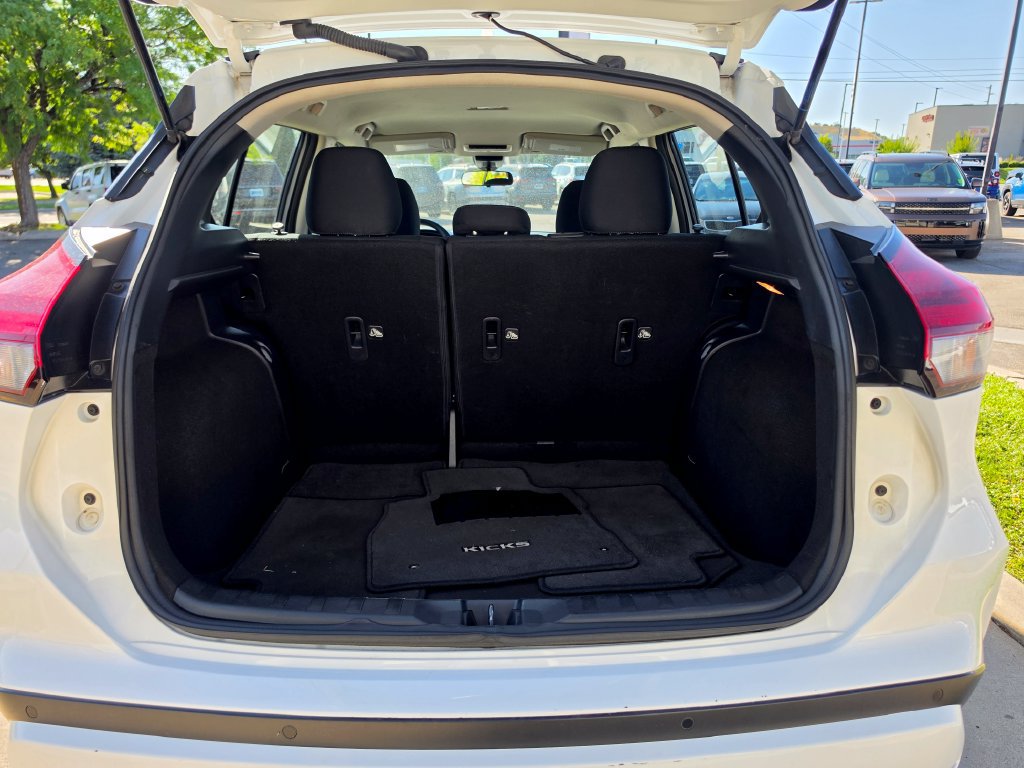 Used 2023 Nissan Kicks SV FWD image 12