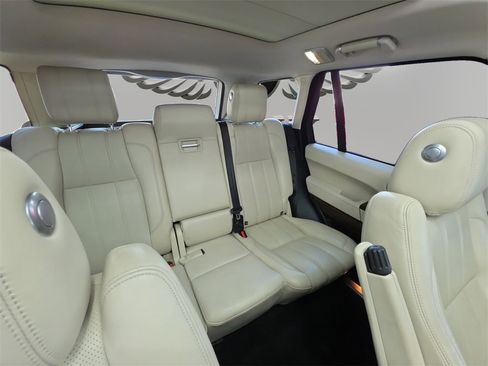 Used 2017 Land Rover Range Rover HSE image 13