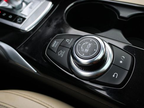 Used 2017 INFINITI QX30 Premium w/ Navigation Package image 18