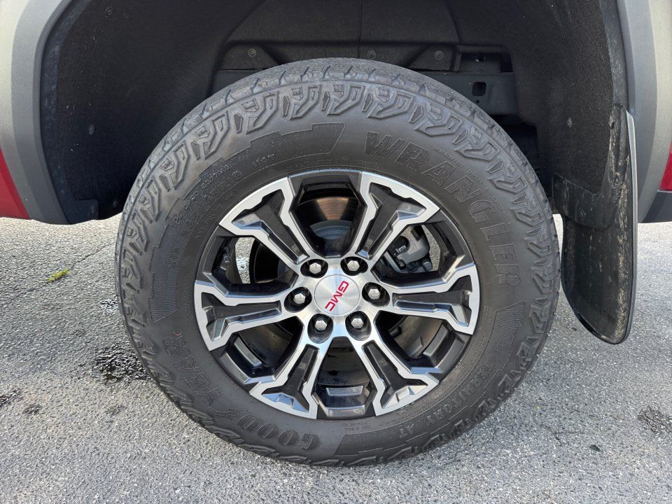 Certified 2024 GMC Canyon AT4 w/ Technology Package AWD/4WD image 26