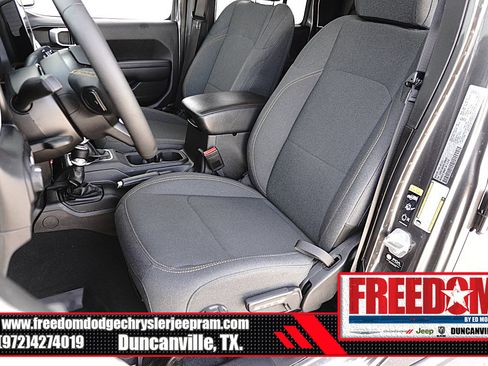 Used 2024 Jeep Gladiator Sport AWD/4WD image 13