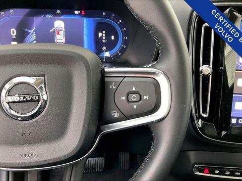 Certified 2025 Volvo XC40 B5 Core image 27