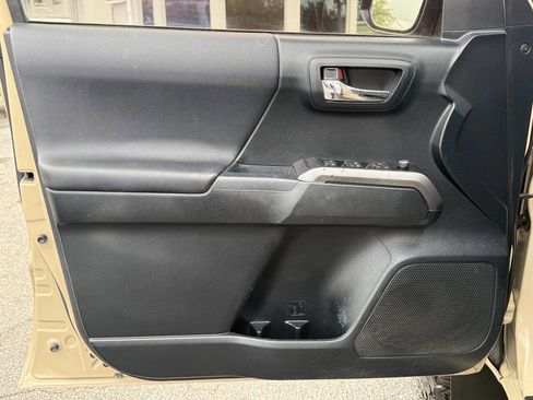 Used 2016 Toyota Tacoma TRD Off-Road w/ Towing Package image 16