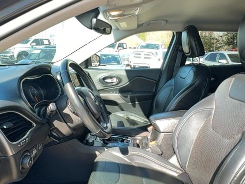 Used 2019 Jeep Cherokee Limited image 22