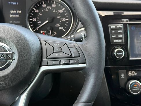 Used 2017 Nissan Rogue SV w/ SV Premium Package FWD image 16