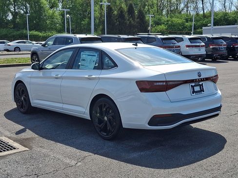 New 2026 Volkswagen Jetta SE FWD image 4