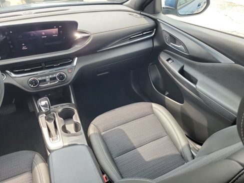 Used 2025 Buick Envista Preferred FWD image 14