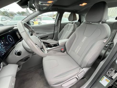 Used 2025 Hyundai Elantra SEL image 34