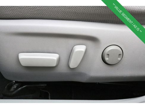 Used 2014 Toyota Camry LE image 28