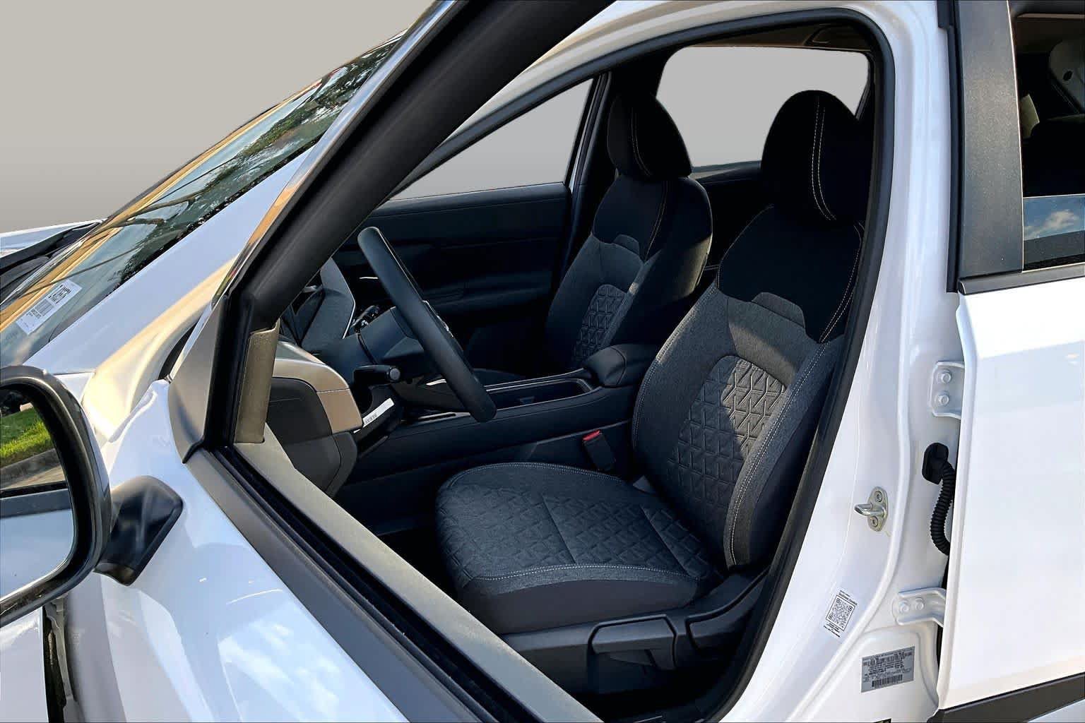 Certified 2026 Nissan Kicks SV FWD image 8
