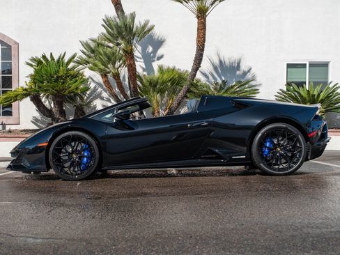 Used 2024 Lamborghini Huracan EVO image 23