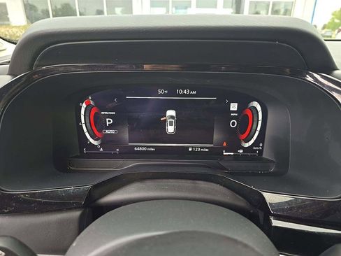 Used 2023 Nissan Pathfinder Platinum image 4