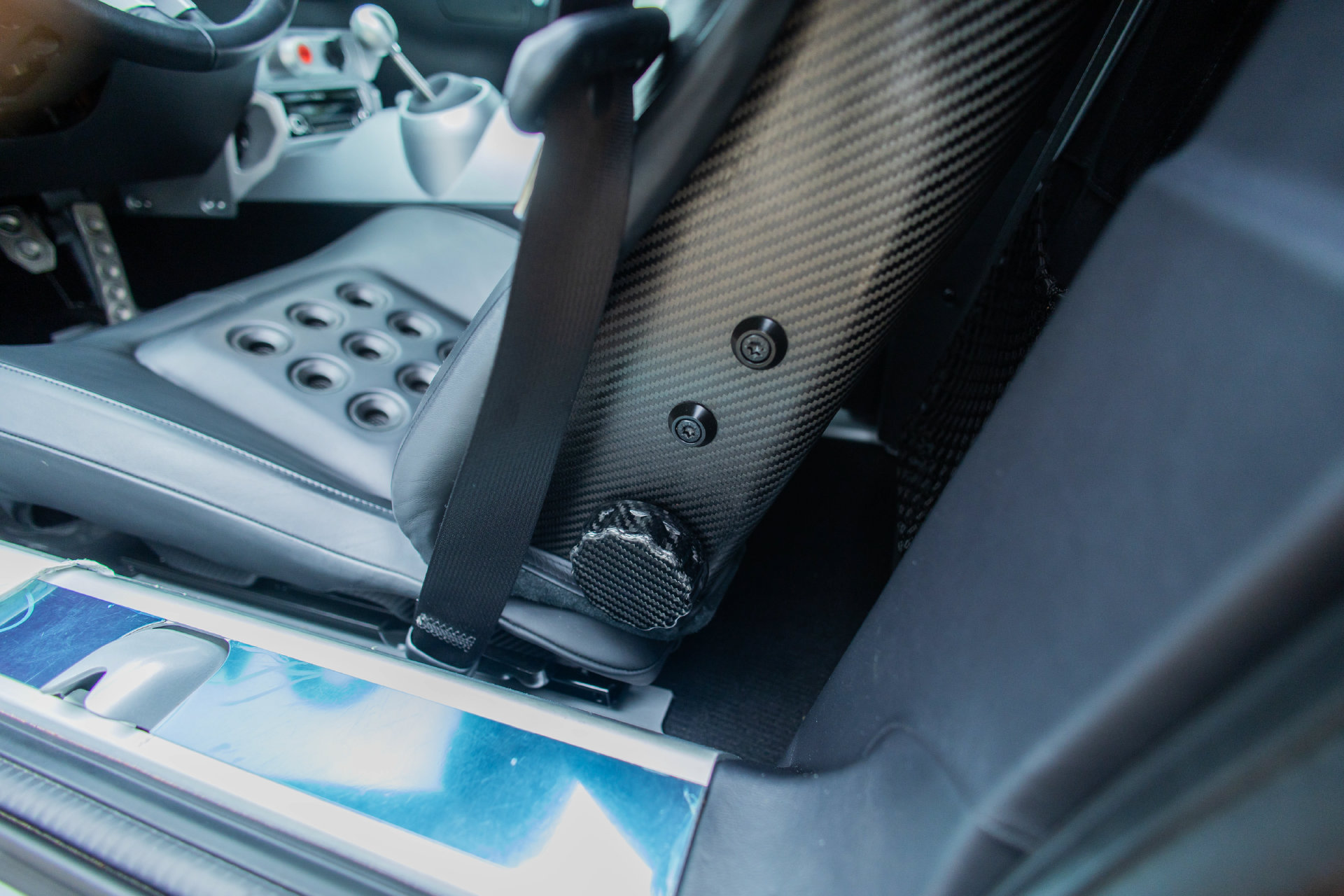 Used 2006 Ford GT RWD image 52