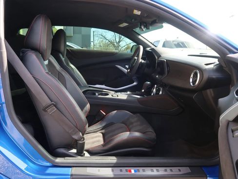 Used 2018 Chevrolet Camaro ZL1 image 21