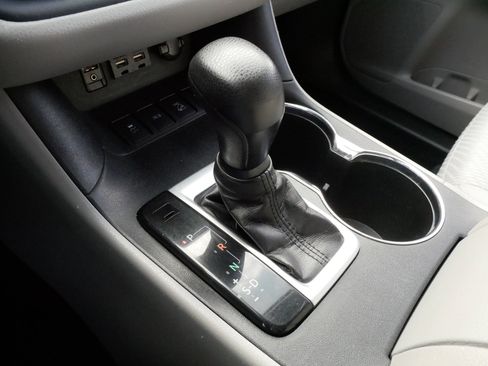 Used 2019 Toyota Highlander LE image 24