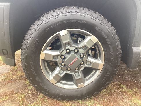 New 2026 GMC Sierra 2500 SLT w/ SLT Premium Package AWD/4WD image 13