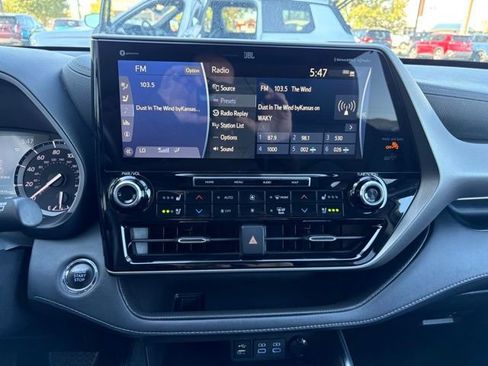 Used 2022 Toyota Highlander Limited image 15