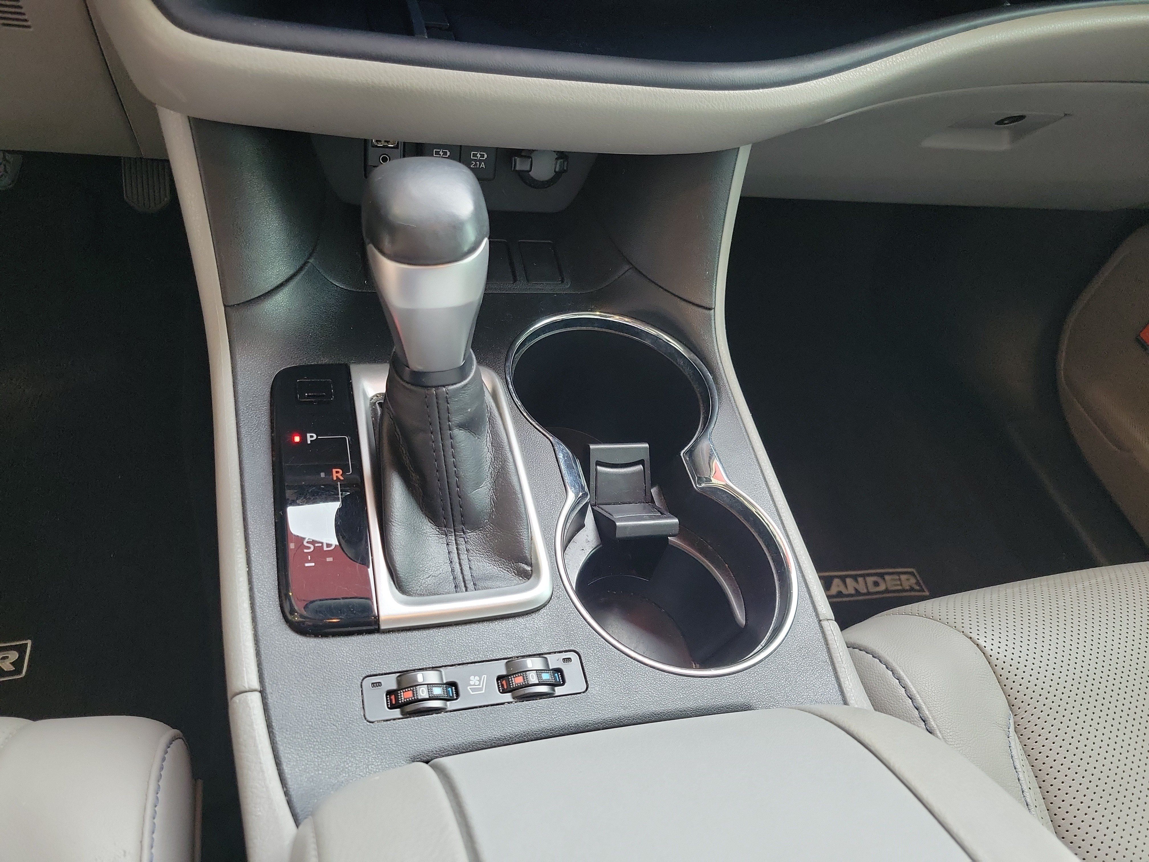 Used 2019 Toyota Highlander Limited FWD image 24
