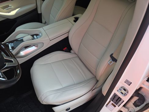 Used 2022 Mercedes-Benz GLS 450 4MATIC image 13