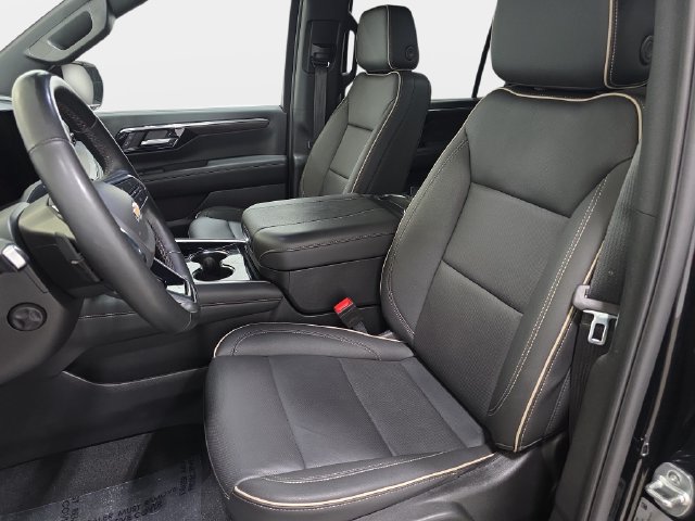 Used 2025 Chevrolet Suburban Premier AWD/4WD image 13