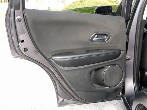 Used 2018 Honda HR-V EX image 49