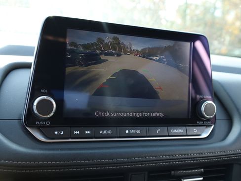 Used 2024 Nissan Rogue SV image 18