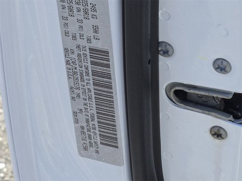 Used 2020 Jeep Cherokee Latitude Plus image 17