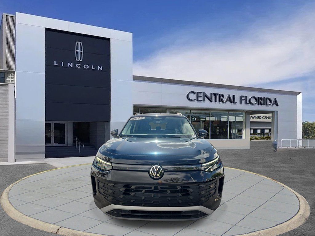 Used 2025 Volkswagen Tiguan SE FWD image 9