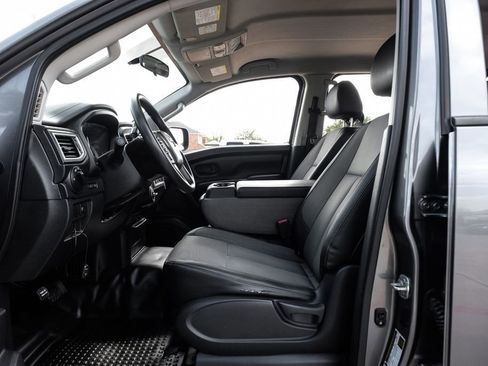 Used 2019 Nissan Titan S w/ S Utility Package image 3