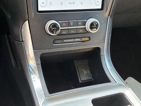 Used 2022 Ford Edge Titanium AWD/4WD image 12