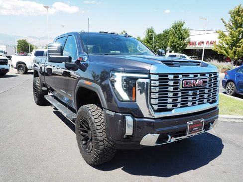 Used 2024 GMC Sierra 2500 Denali w/ Denali Reserve Package AWD/4WD image 8