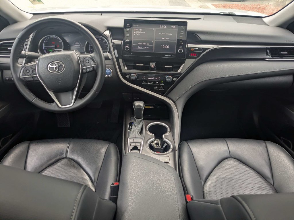 Used 2022 Toyota Camry XLE FWD image 18