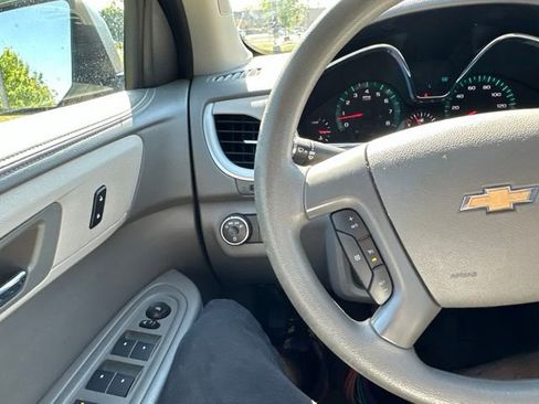 Used 2015 Chevrolet Traverse LS FWD image 34
