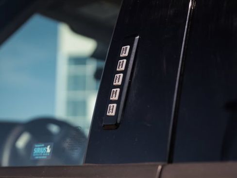 Used 2018 Ford F150 Lariat w/ Equipment Group 502A Luxury AWD/4WD image 22