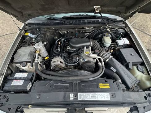 Used 2001 Chevrolet Blazer LT w/ Preferred Equipment Group AWD/4WD image 13