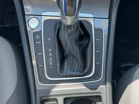 Used 2016 Volkswagen e-Golf SE w/ DC Fast Charging Package FWD image 22