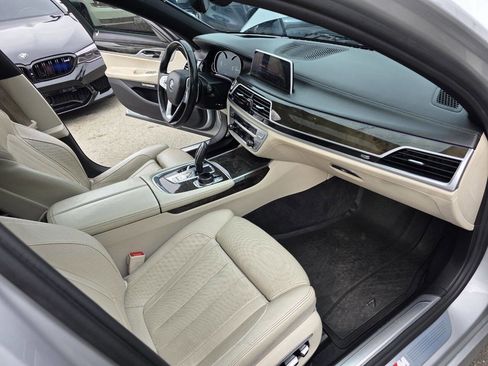 Used 2016 BMW 740i image 22