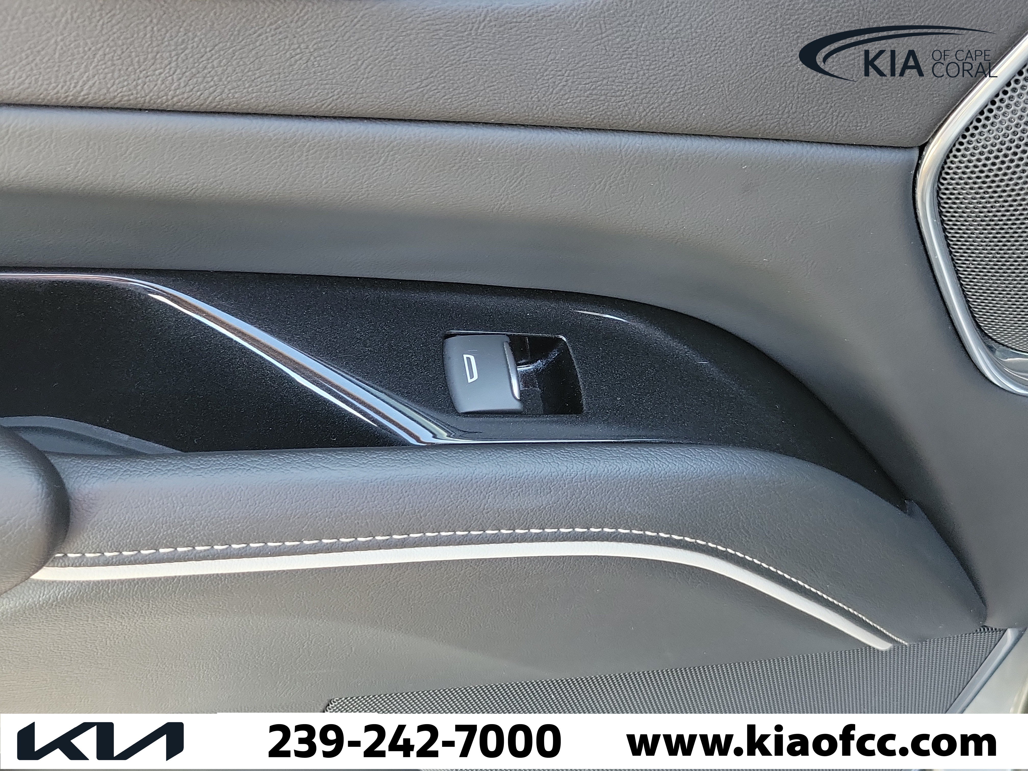 Used 2023 Cadillac Escalade Sport AWD/4WD image 16