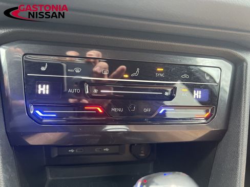 Used 2024 Volkswagen Tiguan SE image 44