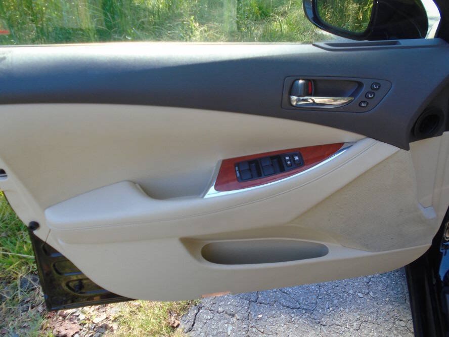 Used 2010 Lexus ES 350 w/ Preferred Accessory Package FWD image 17