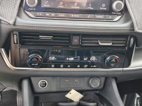 Certified 2021 Nissan Rogue SV FWD image 25